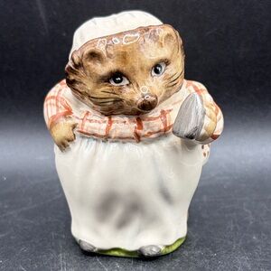 Beatrix Potter F. Warne Mrs. Tiggy Winkle Beswick England Vintage Ceramic Figure